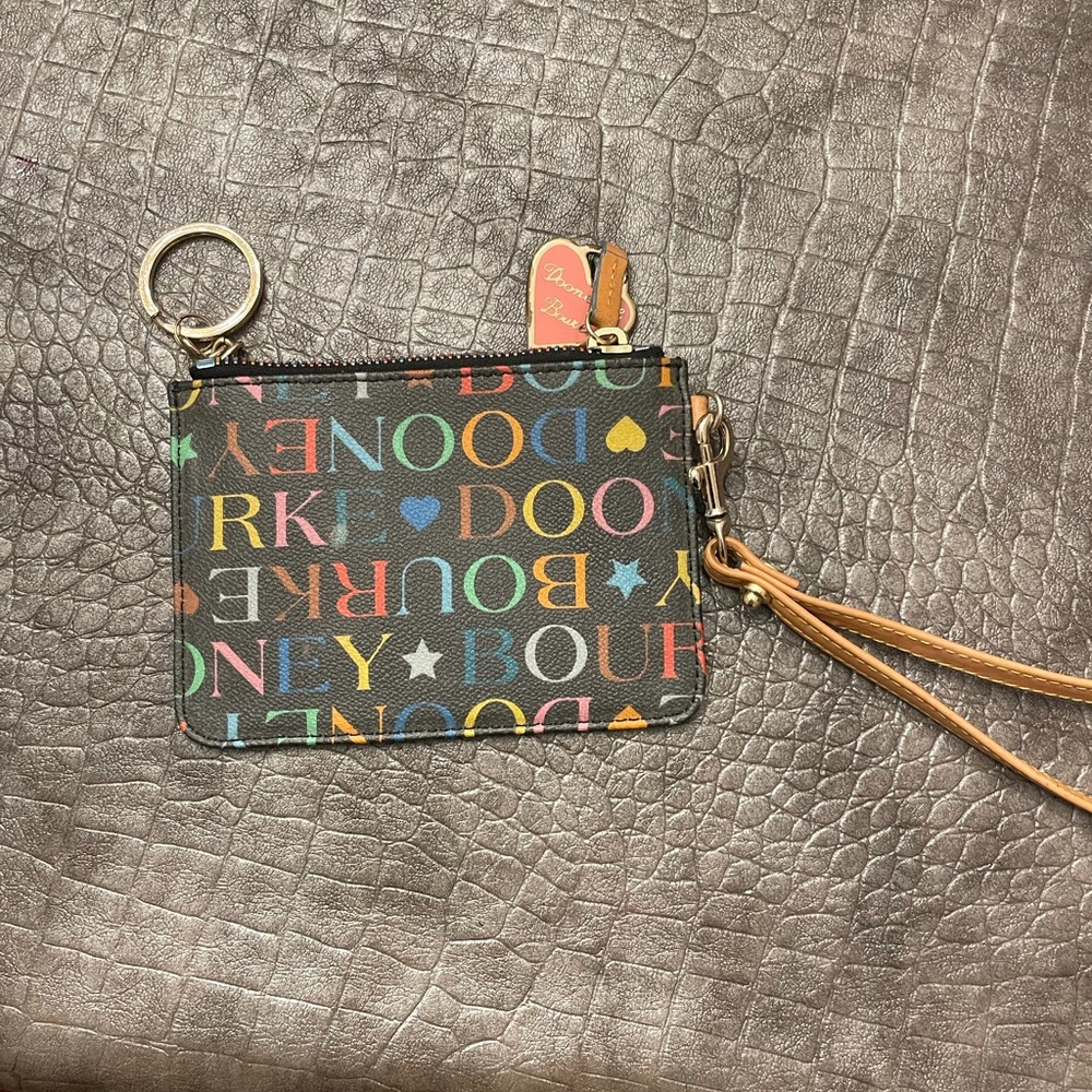 dooney and bourke clutch wallet.